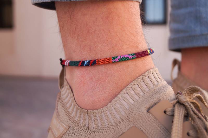 Surfer Strand Fußband Für Herren Damen - Boho Ethno Fußkettchen Männer Frauen Handmade Festival Schmuck Wasserfest & Verstellbar von madebynami