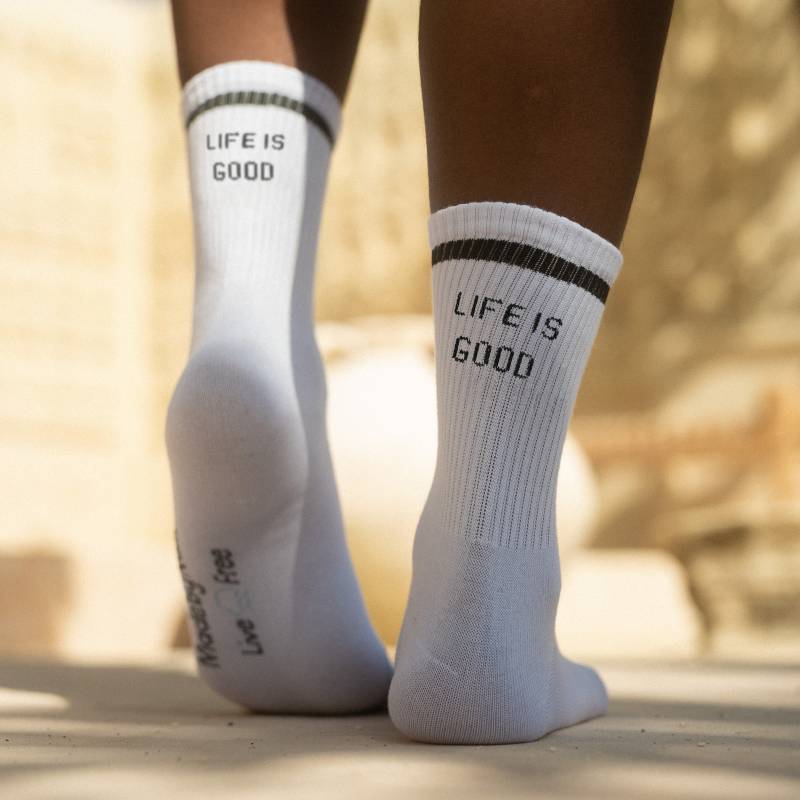 Weiße Tennissocken Mit Spruch Retro Tennis Socken Weiss Crew Socks Print Für Damen & Herren Lustige Witzige Damensocken von madebynami