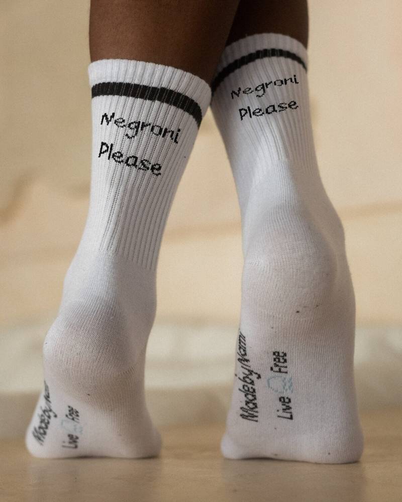 Weiße Tennissocken Mit Spruch Retro Tennis Socken Weiss Crew Socks Print Für Damen & Herren Lustige Witzige Damensocken von madebynami