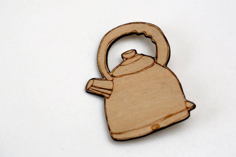 Holzkessel Brosche von madebyrchl