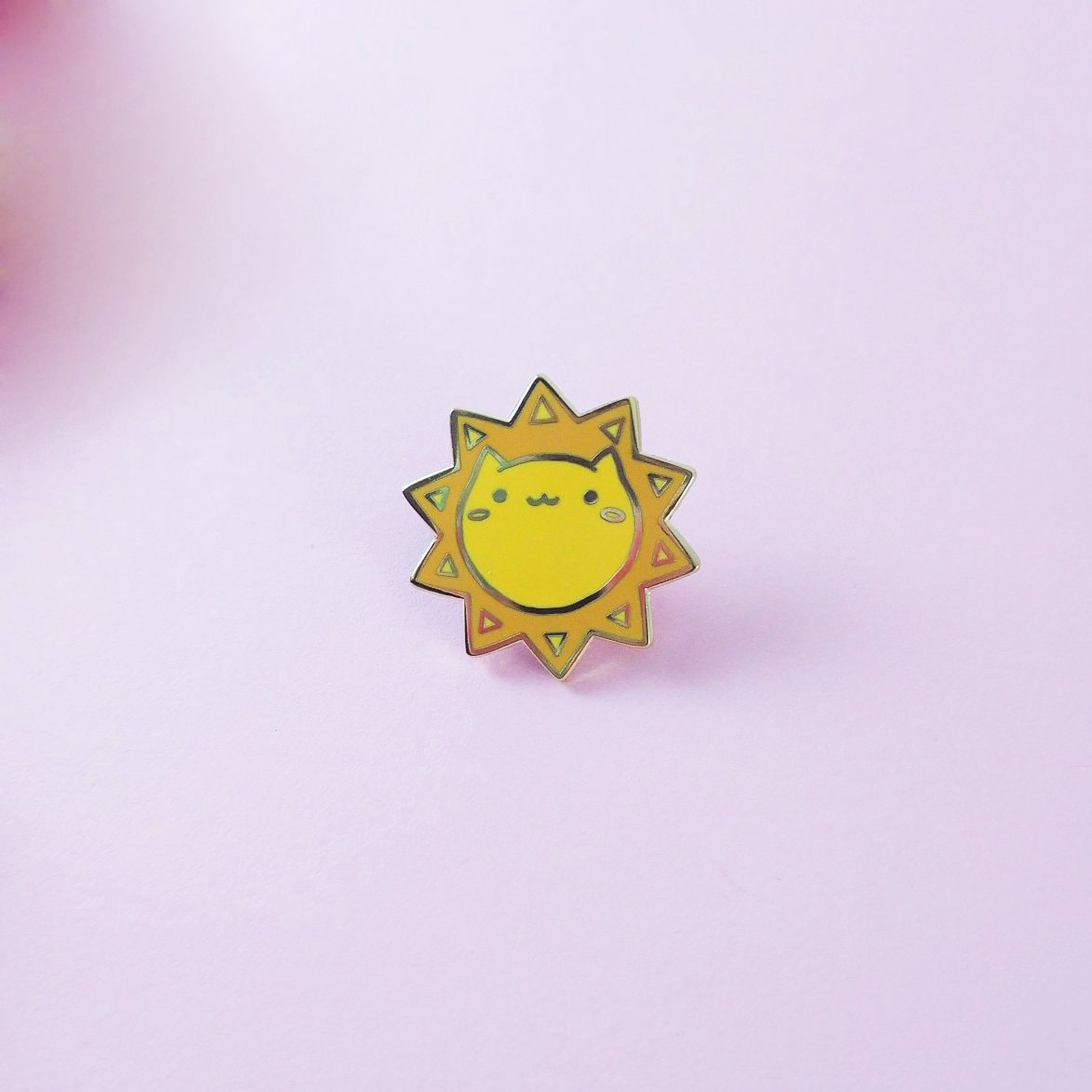 Sun Cat Hard Emaille Pin - Lustige Katzenform Sommer Und Frühling Sun Cat Hard Emaille Pin - Lustige Katzenform Sommer Und Frühling von madebysqueak