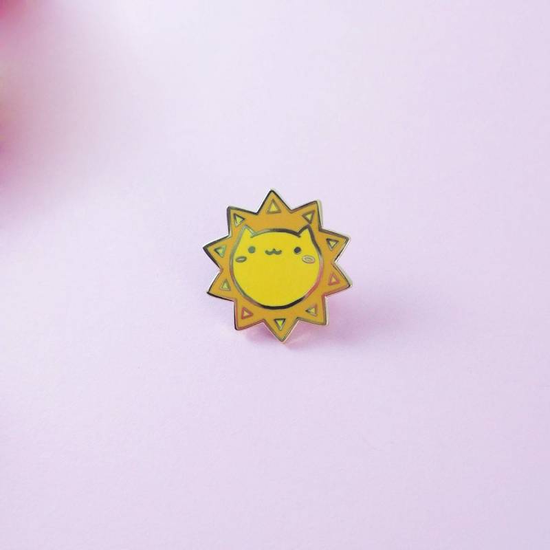Sun Cat Hard Emaille Pin - Lustige Katzenform Sommer Und Frühling Sun Cat Hard Emaille Pin - Lustige Katzenform Sommer Und Frühling von madebysqueak