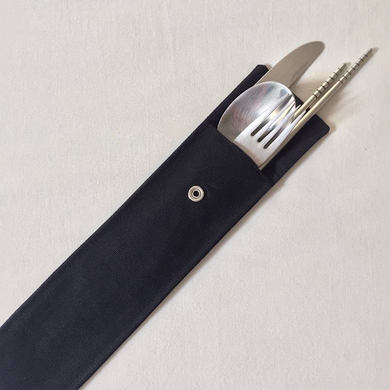 Schwarzes Besteck & Strohbeutel von madebytyng