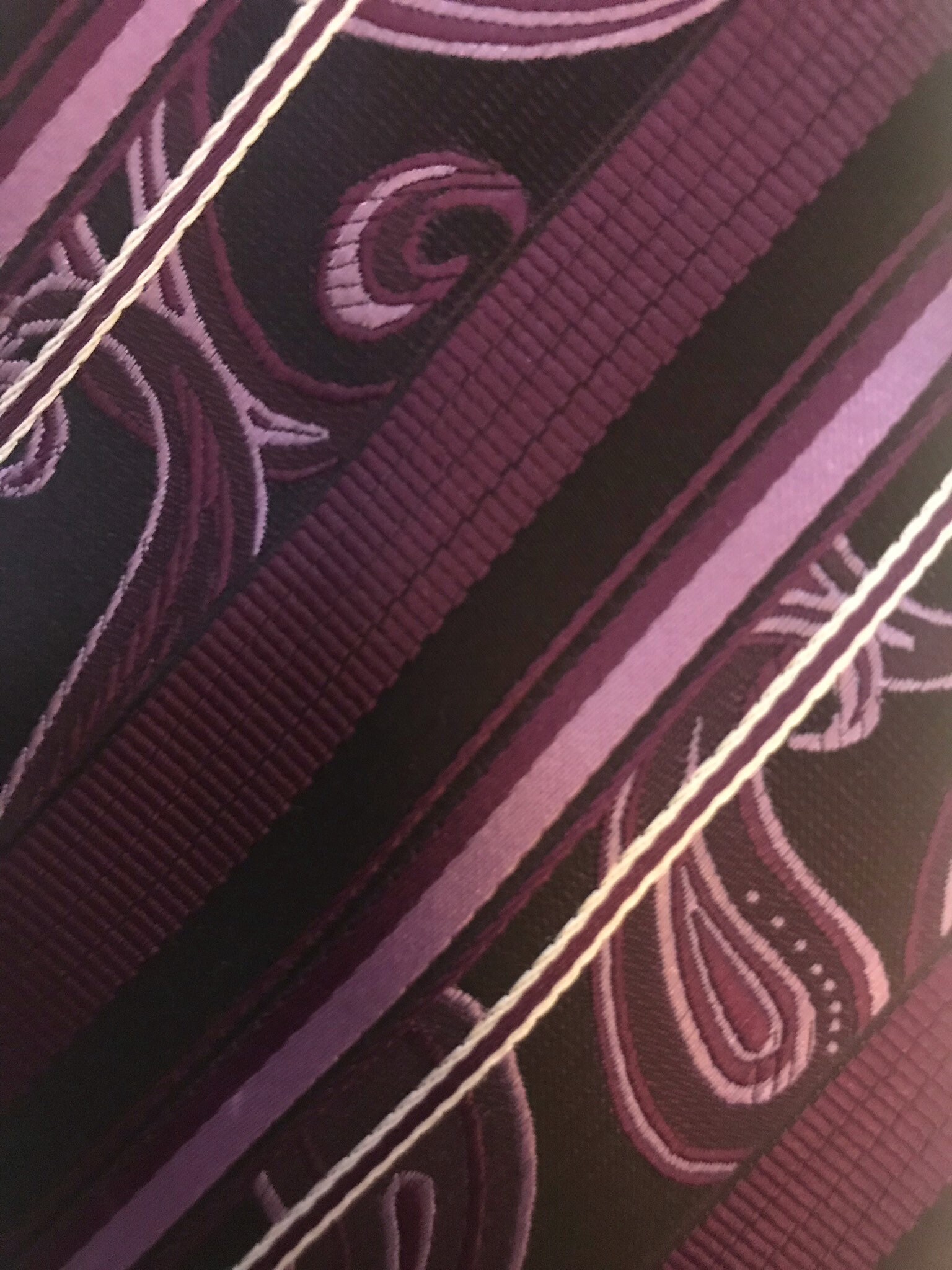 Vintage Lila Paisley Gestreifte Krawatte Von Johnson Brothers Vintage Lila Paisley Gestreifte Krawatte Von Johnson Brothers von madeinnevada