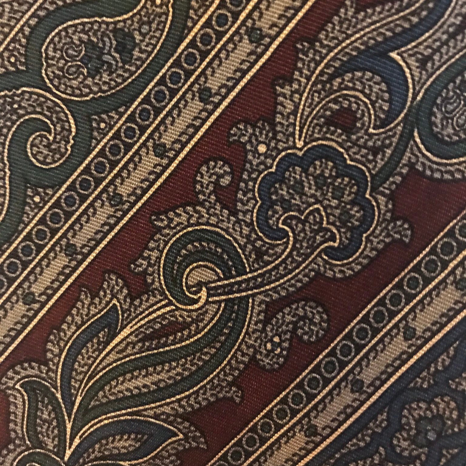 Vintage Robert Talbot Paisley Gestreifte Krawatte Vintage Robert Talbot Paisley Gestreifte Krawatte von madeinnevada