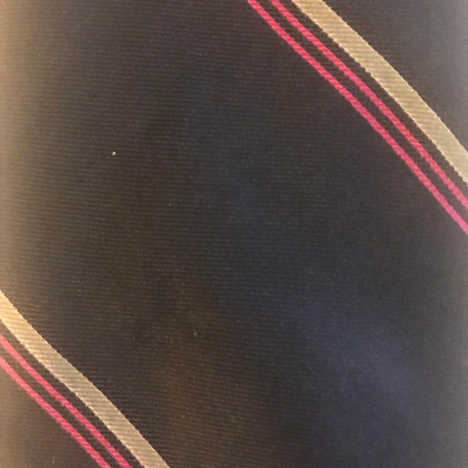 Vintage Yves Saint Laurent Gestreifte Skinny Krawatte Vintage Yves Saint Laurent Gestreifte Skinny Krawatte von madeinnevada