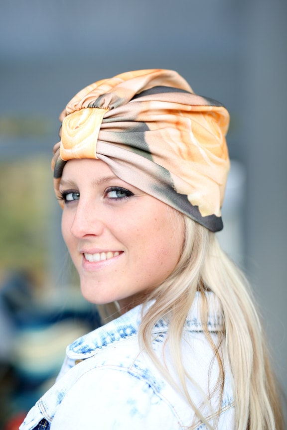 Turban Hut - Frauen Bio-Baumwolle Kopftuch Elfenbein Rosen Floral Print Haare Wickeln Tragbare Kunst von mademoisellemermaid