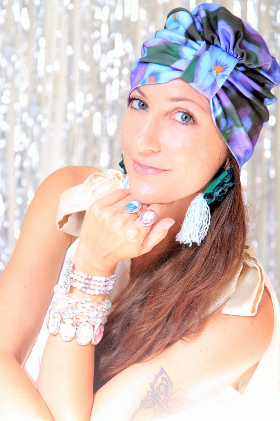 Turban Hut - Frauen Floral Print Bio Baumwolle Kopftuch Lila Violett Haarwickeln Für Meditation Oder Yoga Tragbare Kunst von mademoisellemermaid