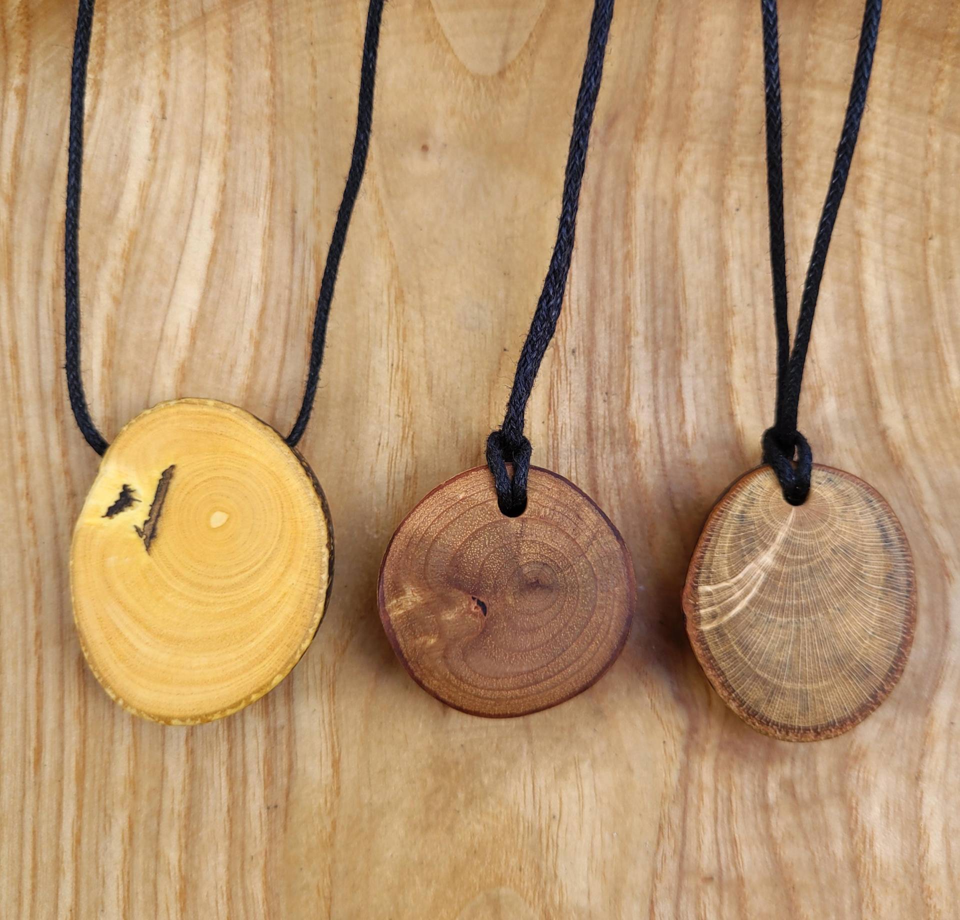 Kleine, Natürliche Holzketten, Handgefertigte Unikate, Zitrone, Eukalyptus Oder Tamariske von maderamar