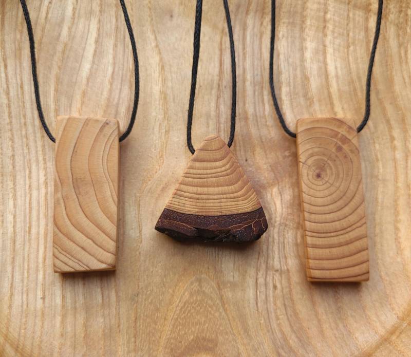 Natürliche Holzkette Aus Zedernholz, Handgefertigtes Unikat von maderamar