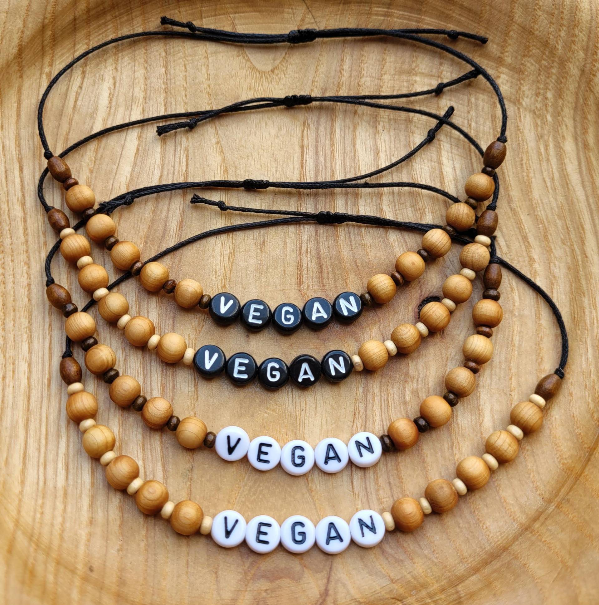 Vegan Armband, Veganes Statement Armband, Mit Holzperlen, Handgefertigt Und Natürlich von maderamar