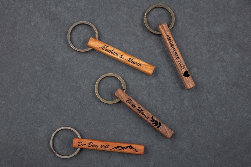 Schlüsselanhänger Personalisiert Aus Holz Mit Individueller Gravur von madewithlovebymadita