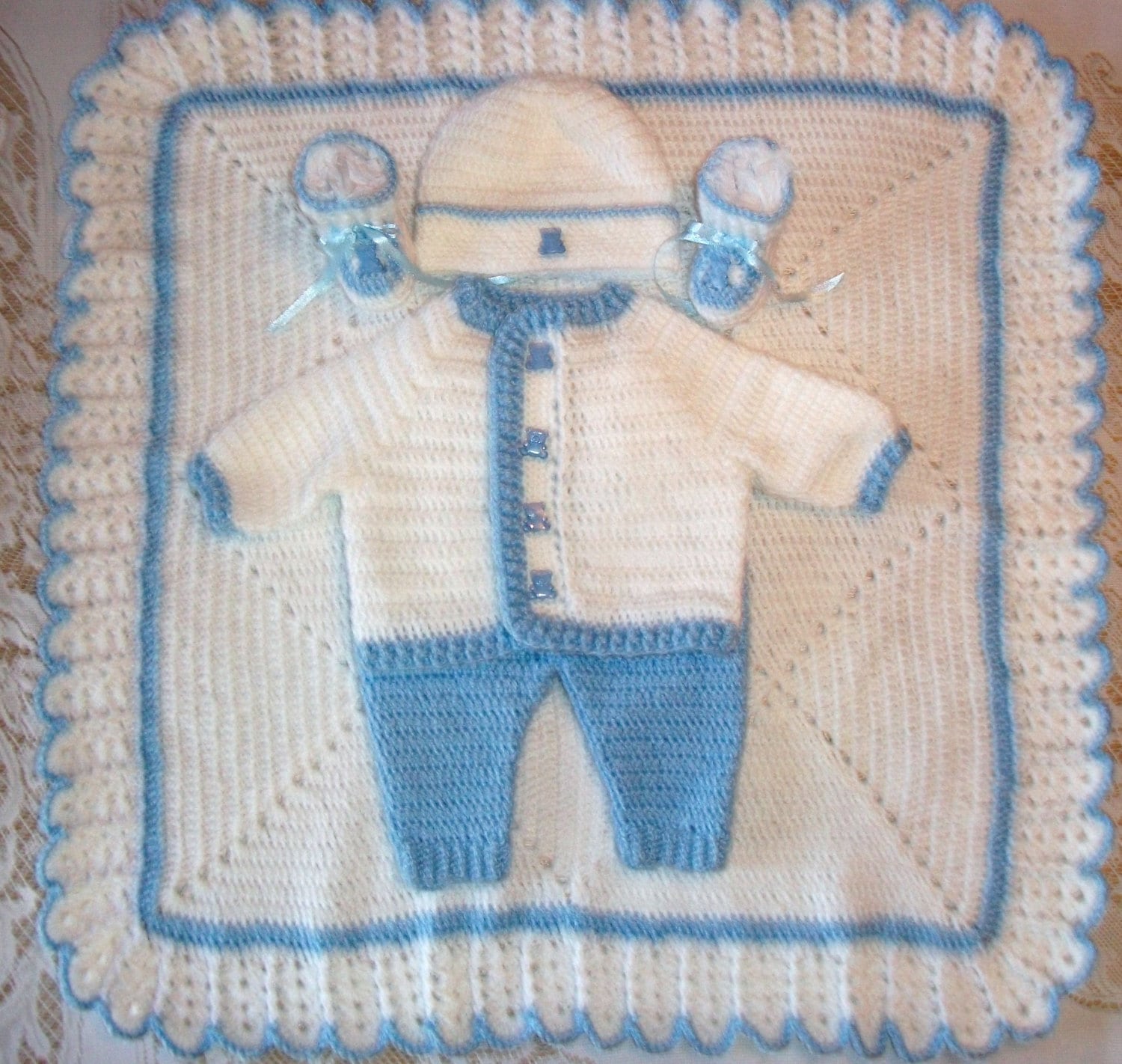 Baby Boy Blue Und White Häkeln Babyausstattung Pullover-Set, Mit Hosen, Booties Decke Perfekt Für Shower Geschenk Oder Take Me Home Outfit von madewithlovebysuzieq