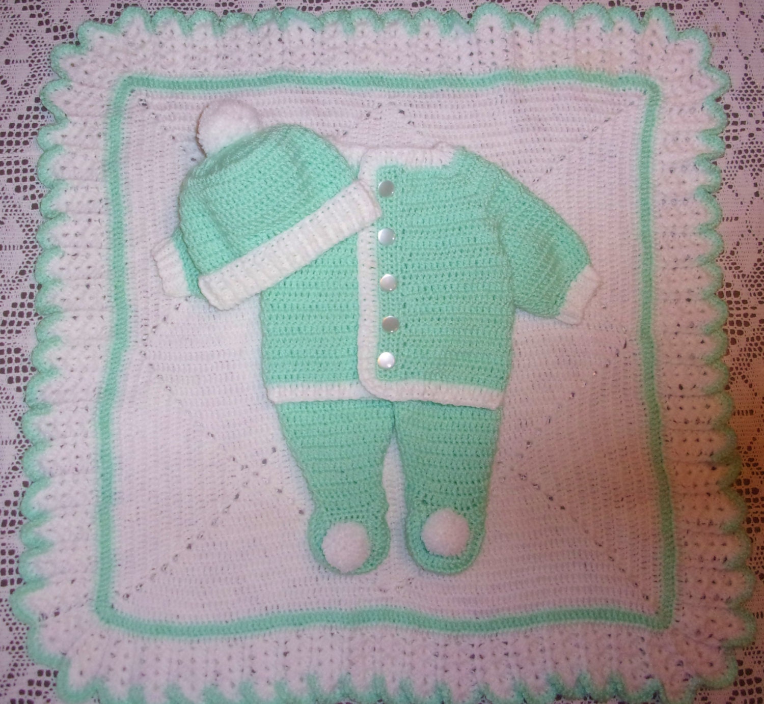 Baby Boy Häkeln Outfit Layette Mint & Weiß Pullover Set Mit Leggings Und Decke Perfekt Für Baby-Dusche-Geschenk Oder Nehmen Sie Mich Nach Hause von madewithlovebysuzieq