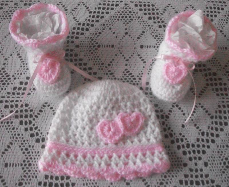 Baby Mädchen Herz Mütze Und Blumen Bootie Sets Perfekt Für Shower Geschenk Oder Neugeborenen Zu Hause Set von madewithlovebysuzieq
