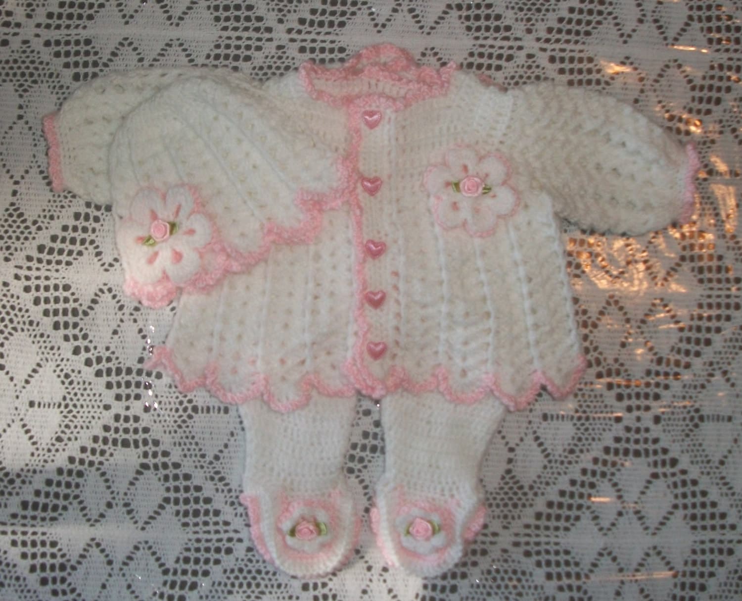 Baby-Mädchen Rosa Und Weiß Pullover Set Layette Mit Ausgefallenen Leggings & Blume Cloche Perfekt Für Baby-Dusche-Geschenk, Neugeborene Nehmen von madewithlovebysuzieq