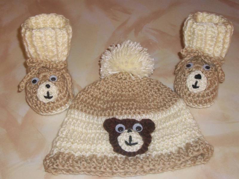 Baby Mütze Und Booties-Elmo, Krümelmonster, Autos, Züge, Bären von madewithlovebysuzieq