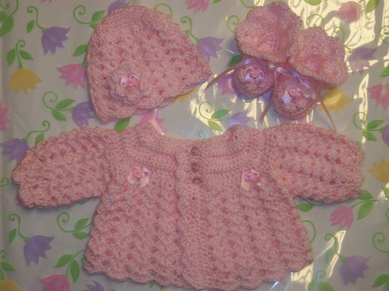 Gehäkeltes Baby Mädchen Pullover Set Layette Perfekt Für Take Me Home Shower Geschenk von madewithlovebysuzieq