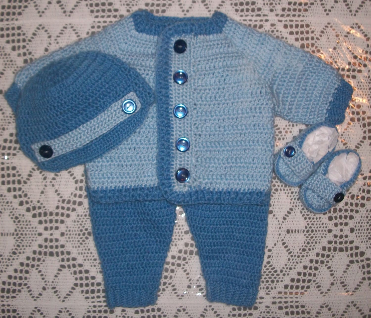 Häkel-Baby Boy Sweater Set Mit Leggings Und Loafer Booties Layette Perfekt Für Winter Baby Shower Geschenk Oder Take Me Home Outfit von madewithlovebysuzieq