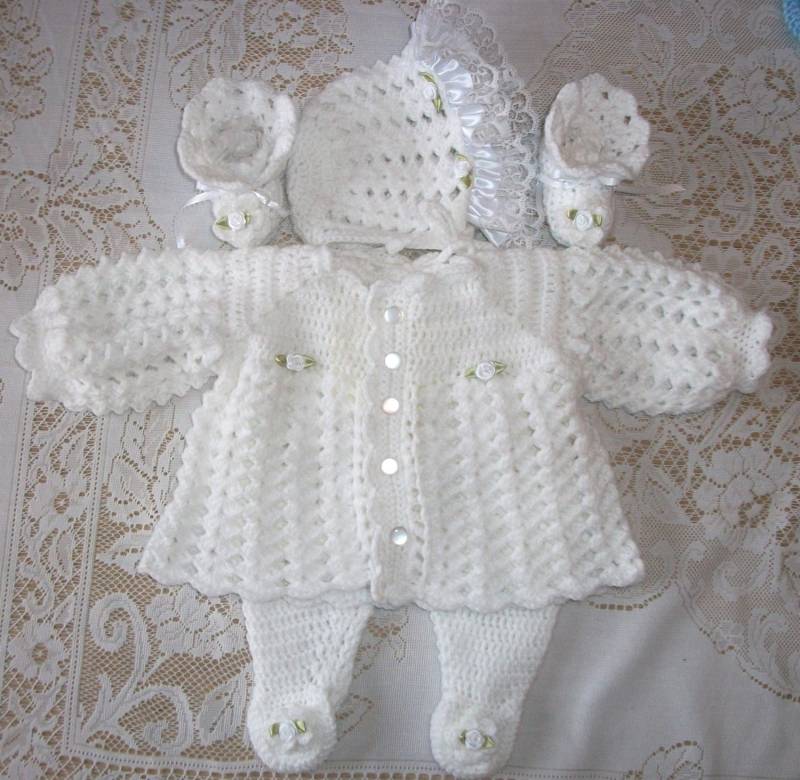 Häkel-Baby Girl White Sweater Set Layette, Bonnet Leggings Und Booties Perfekt Für Baby-Dusche Geschenk Oder Take Me Home Neuborn von madewithlovebysuzieq