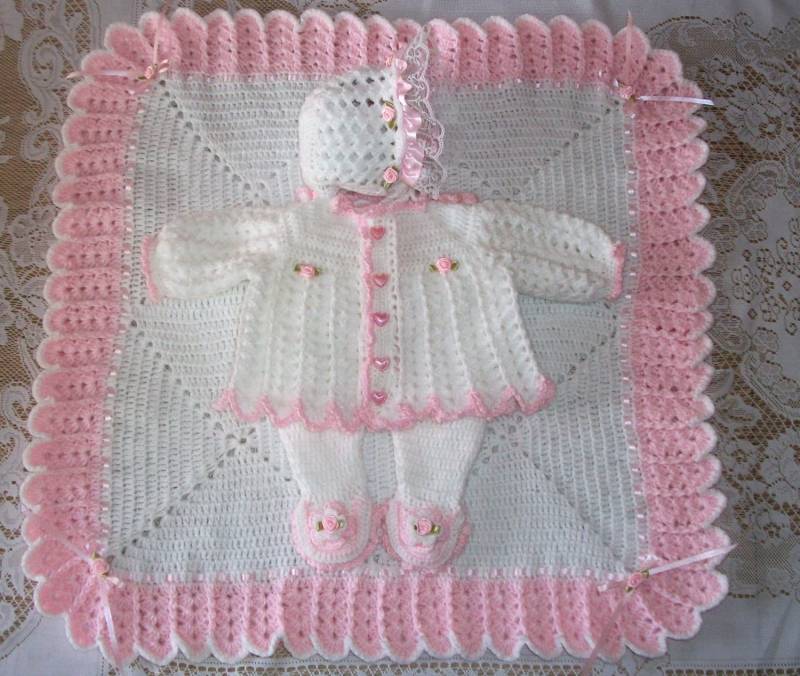 Häkeln Baby Mädchen Pullover Set Babyausstattung Mit Fancy Füße Leggings, Mütze Und Decke Perfekt Für Baby-Dusche-Geschenk Oder Coming Home Outfit von madewithlovebysuzieq