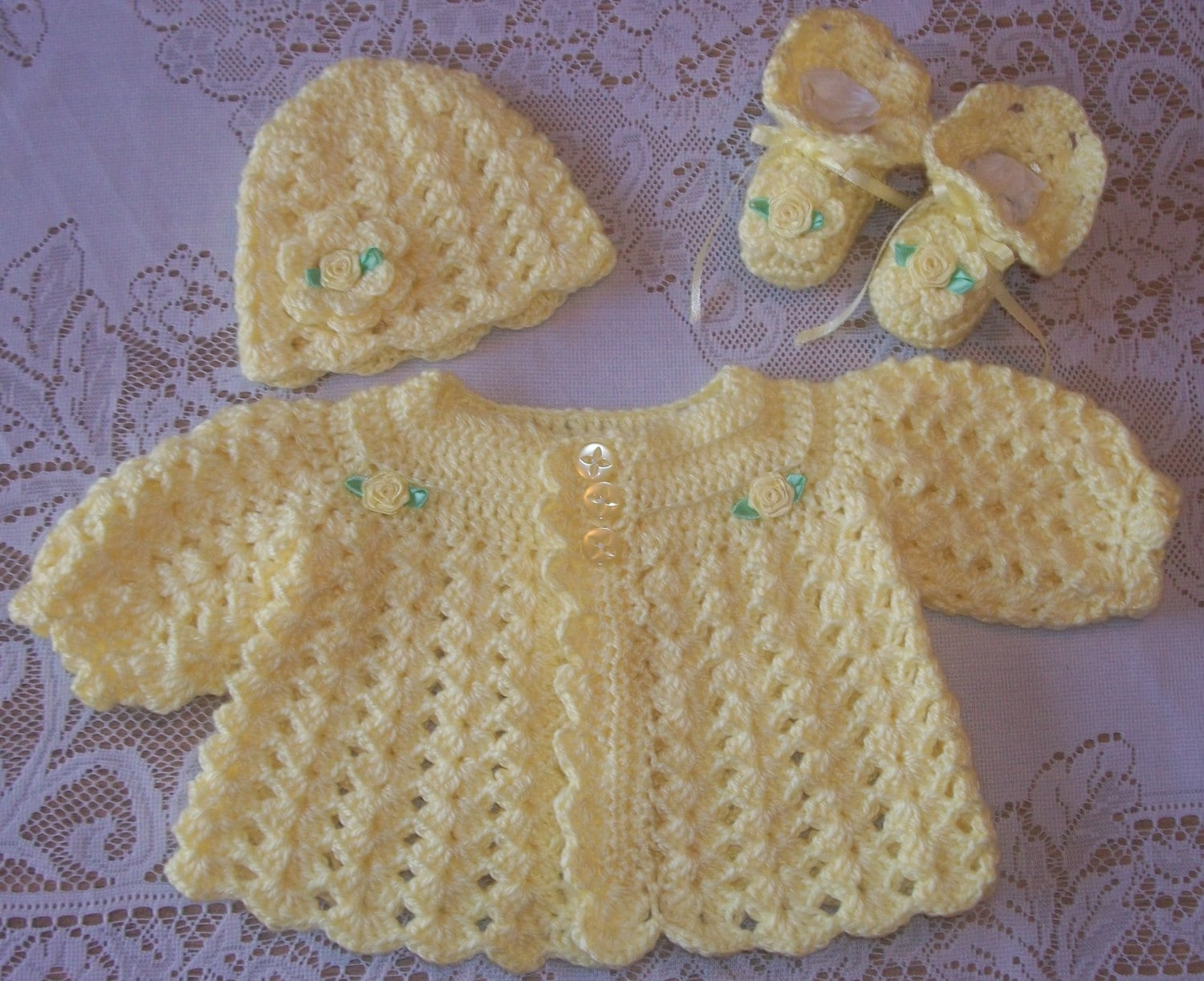 Häkeln Baby Mädchen Pullover Set Layette Für Bring Mich Nach Hause-Dusche-Geschenk von madewithlovebysuzieq