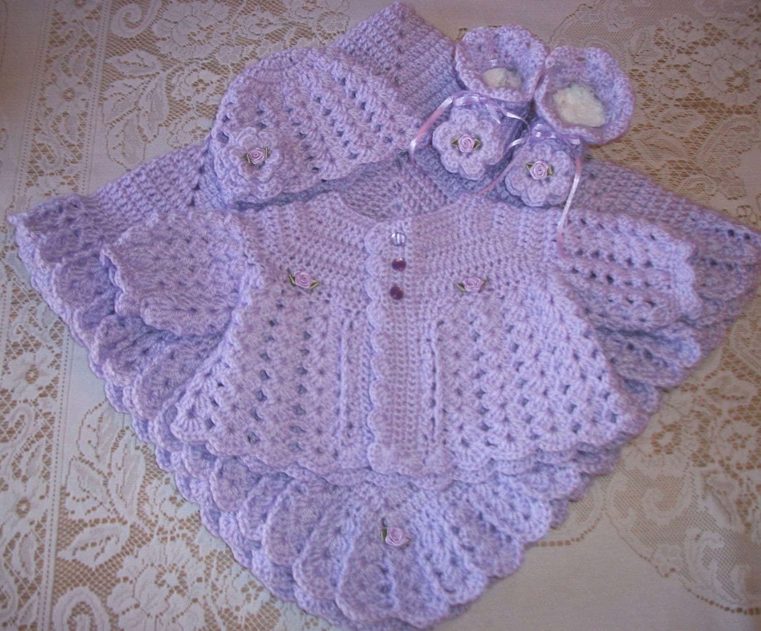 Häkeln Babymädchen Lavendel Pullover, Blumenhut, Booties & Decke Babyausstattung Perfekte Dusche-Geschenk Für Nehmen Mich Nach Hause von madewithlovebysuzieq