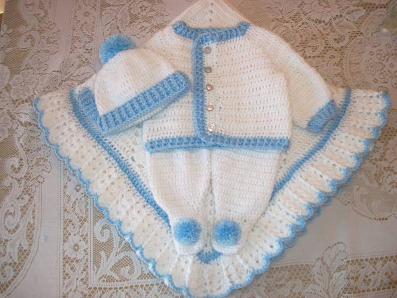 Häkeln Sie Baby Boy Outfit Babyausstattung Pullover in Weiß Und Blau Mit Leggings Decke Perfekt Für Shower Geschenk Oder Take Me Home Outfit von madewithlovebysuzieq