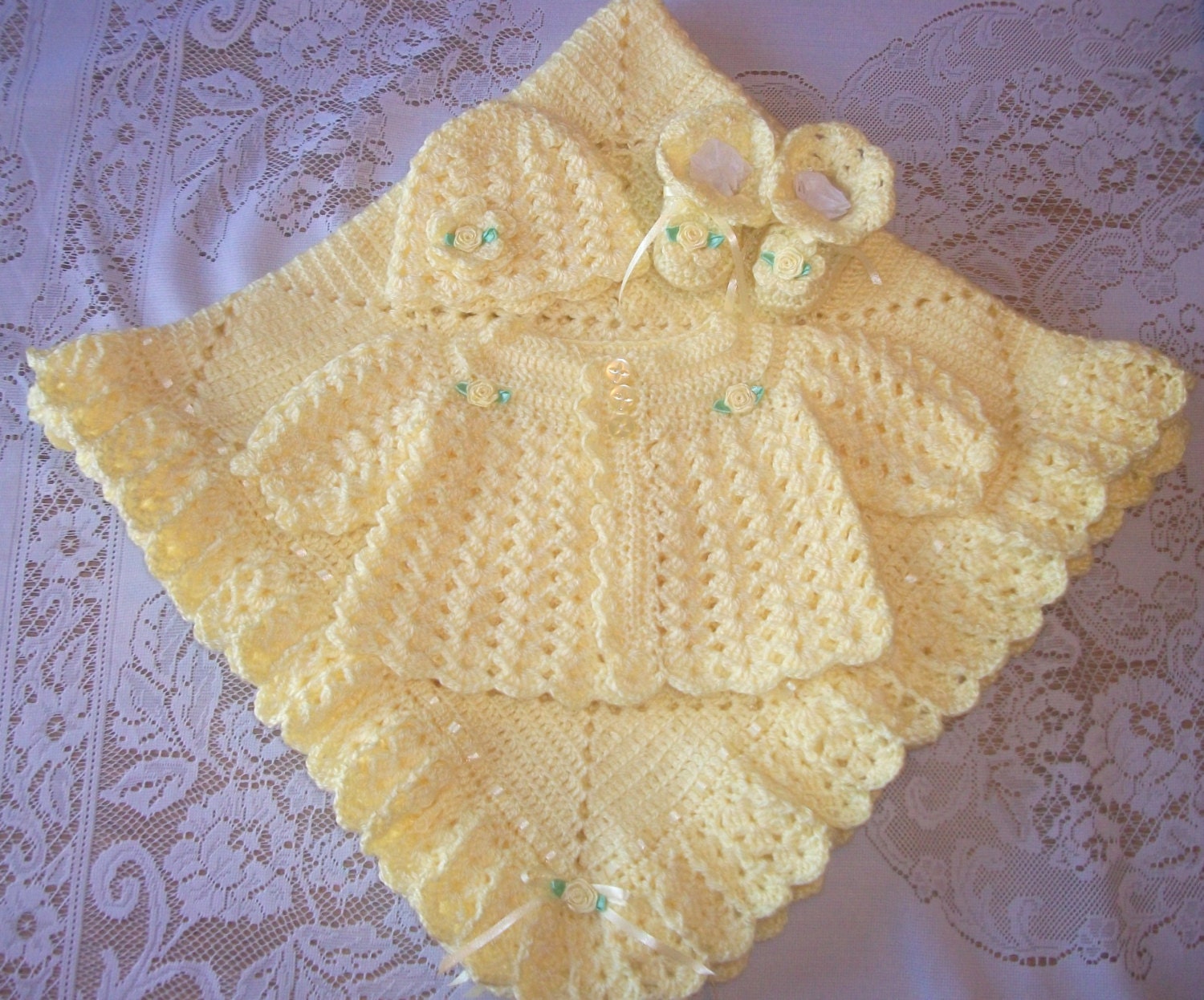 Häkeln Sie Baby Mädchen Gelben Pullover, Mütze Und Schühchen Set Babyausstattung Mit Decke Perfekt Für Dusche-Geschenk Oder Bring Mich Nach von madewithlovebysuzieq