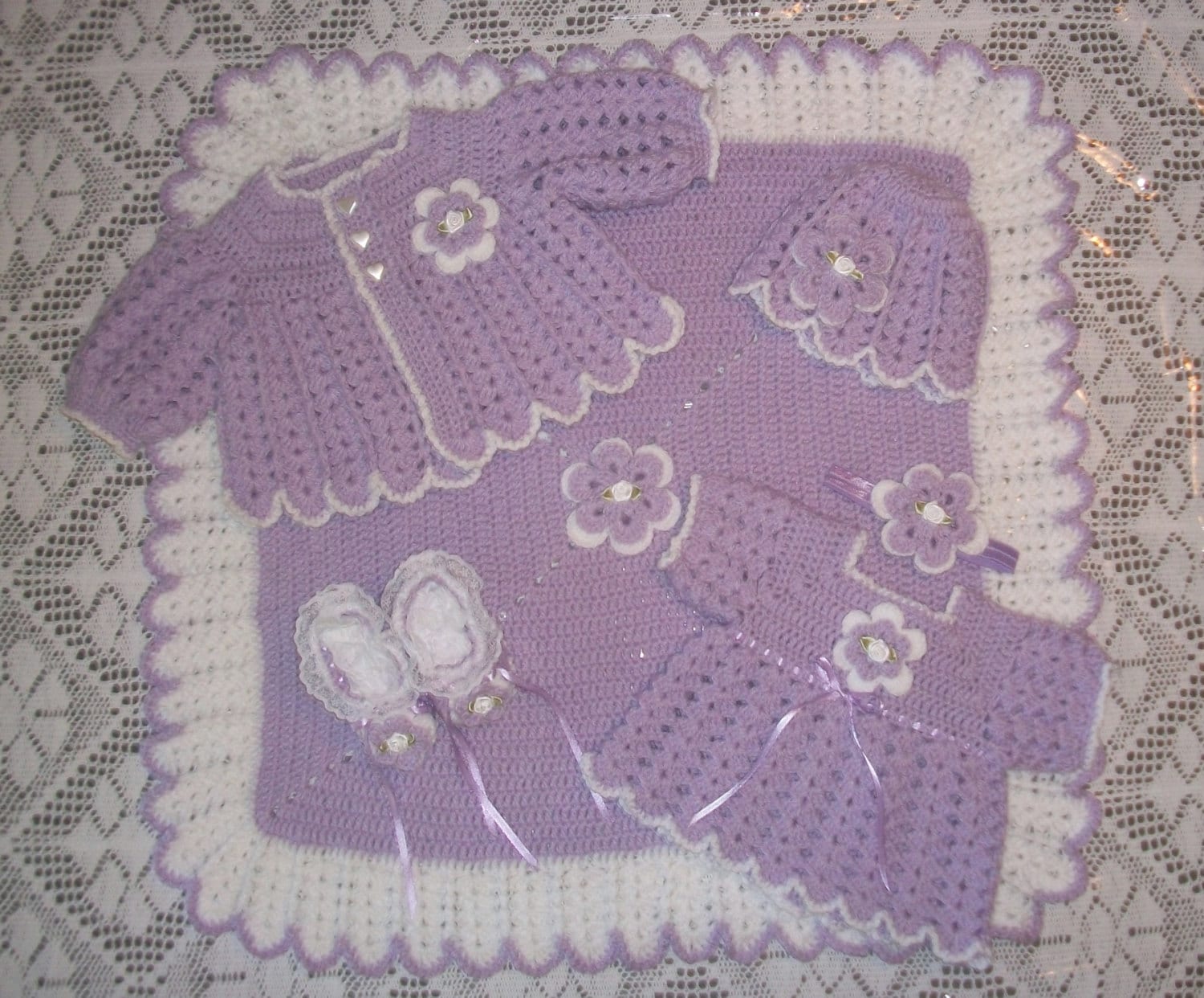 Häkeln Sie Baby Mädchen Kleinkind Carrier Blume Decke Und Pullover Kleid Set Babyausstattung Perfekt Für Shower Geschenk Oder Take Me Home Outfit von madewithlovebysuzieq