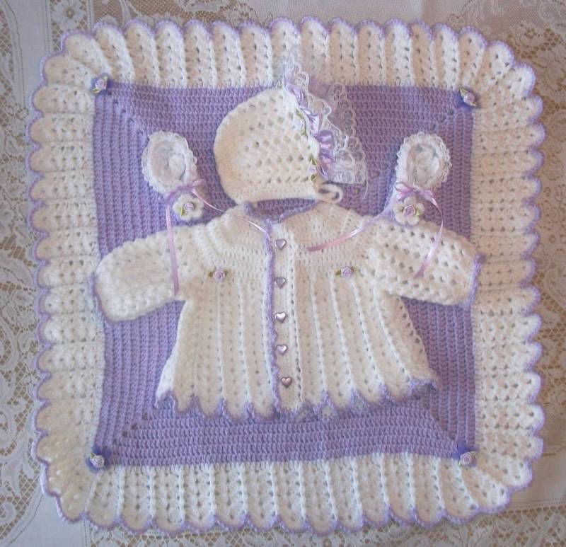 Häkeln Sie Baby Mädchen Lavendel Und Weiß Pullover, Mütze, Booties Decke Set Babyausstattung Perfekt Für Shower Geschenk Oder Take Me Home Outfit von madewithlovebysuzieq