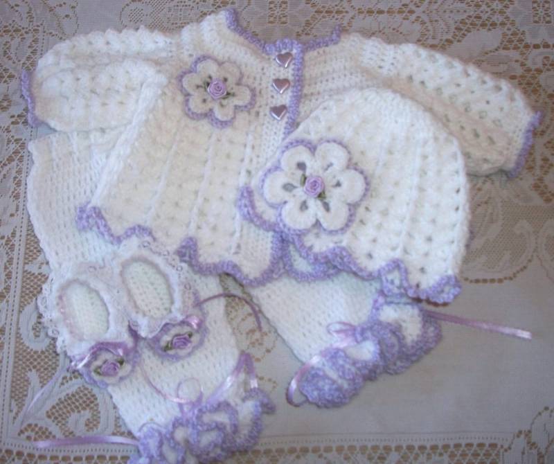 Häkeln Sie Baby Mädchen Pullover Set Babyausstattung Mit Rüschen Leggings Und Booties Oder Feety Hose Perfekt Für Baby-Dusche-Geschenk Nach Hause von madewithlovebysuzieq