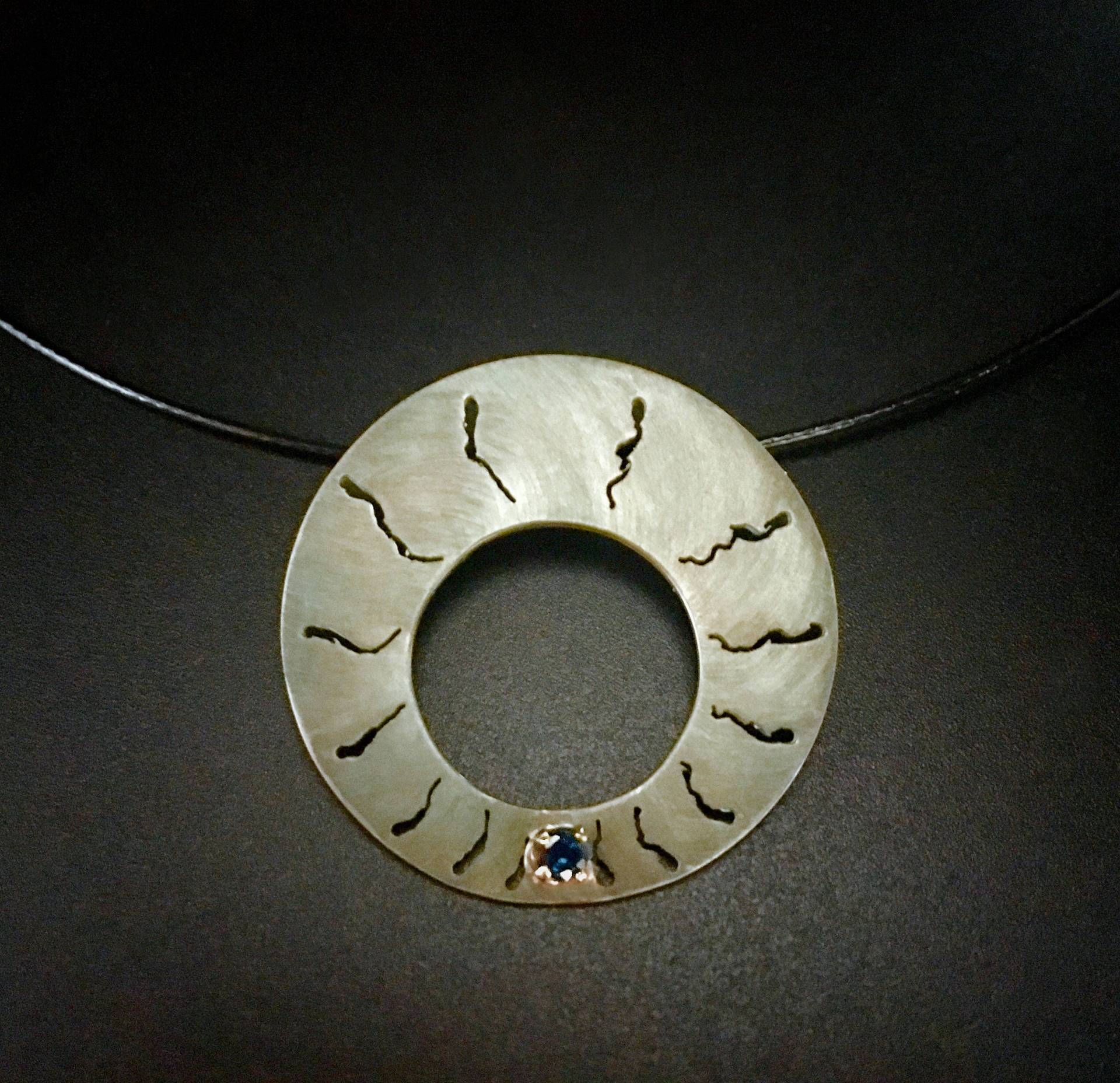 Shibuichi Halskette Mit Saphir von madhuntjewelry