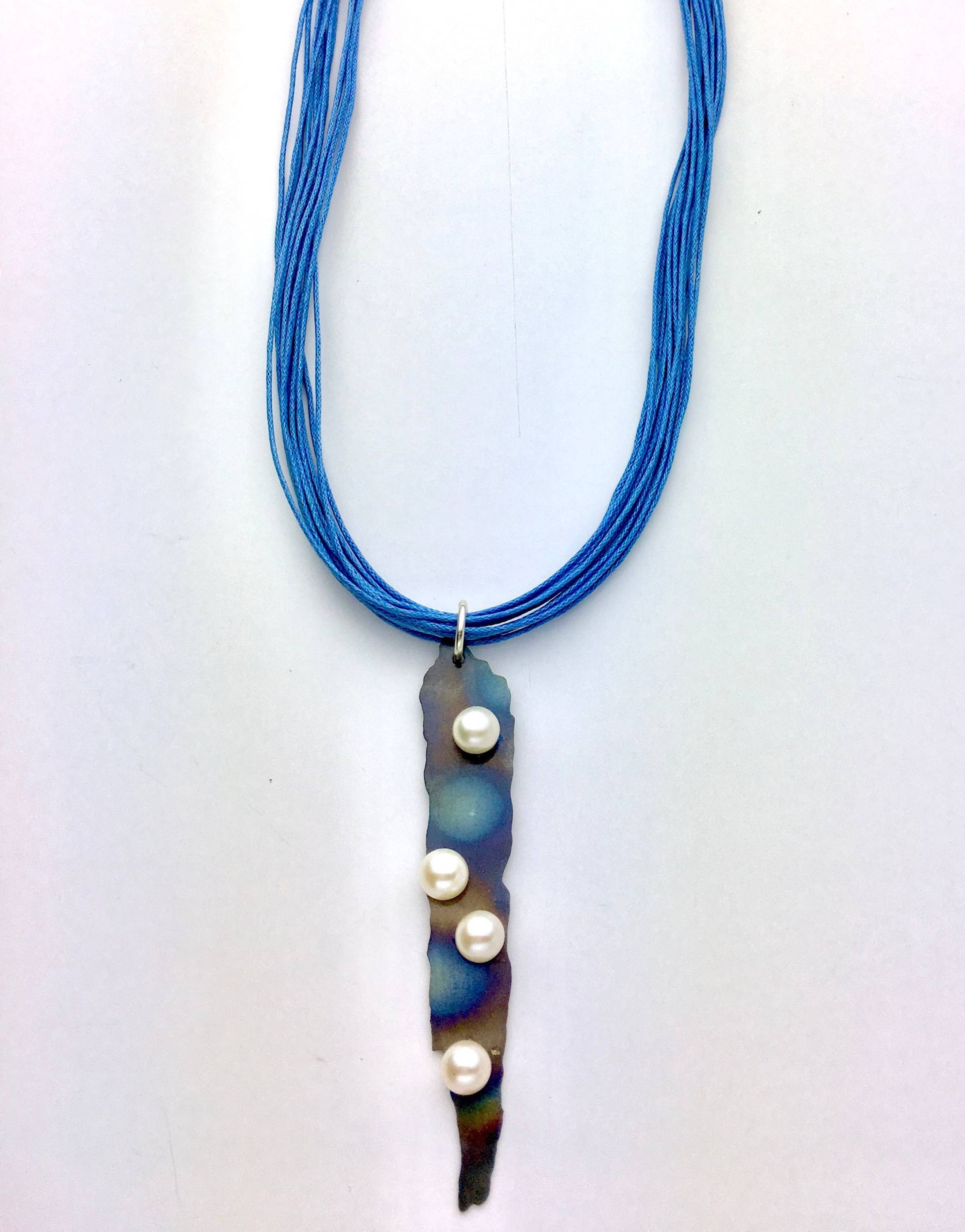 Titan & Perlenanhänger von madhuntjewelry