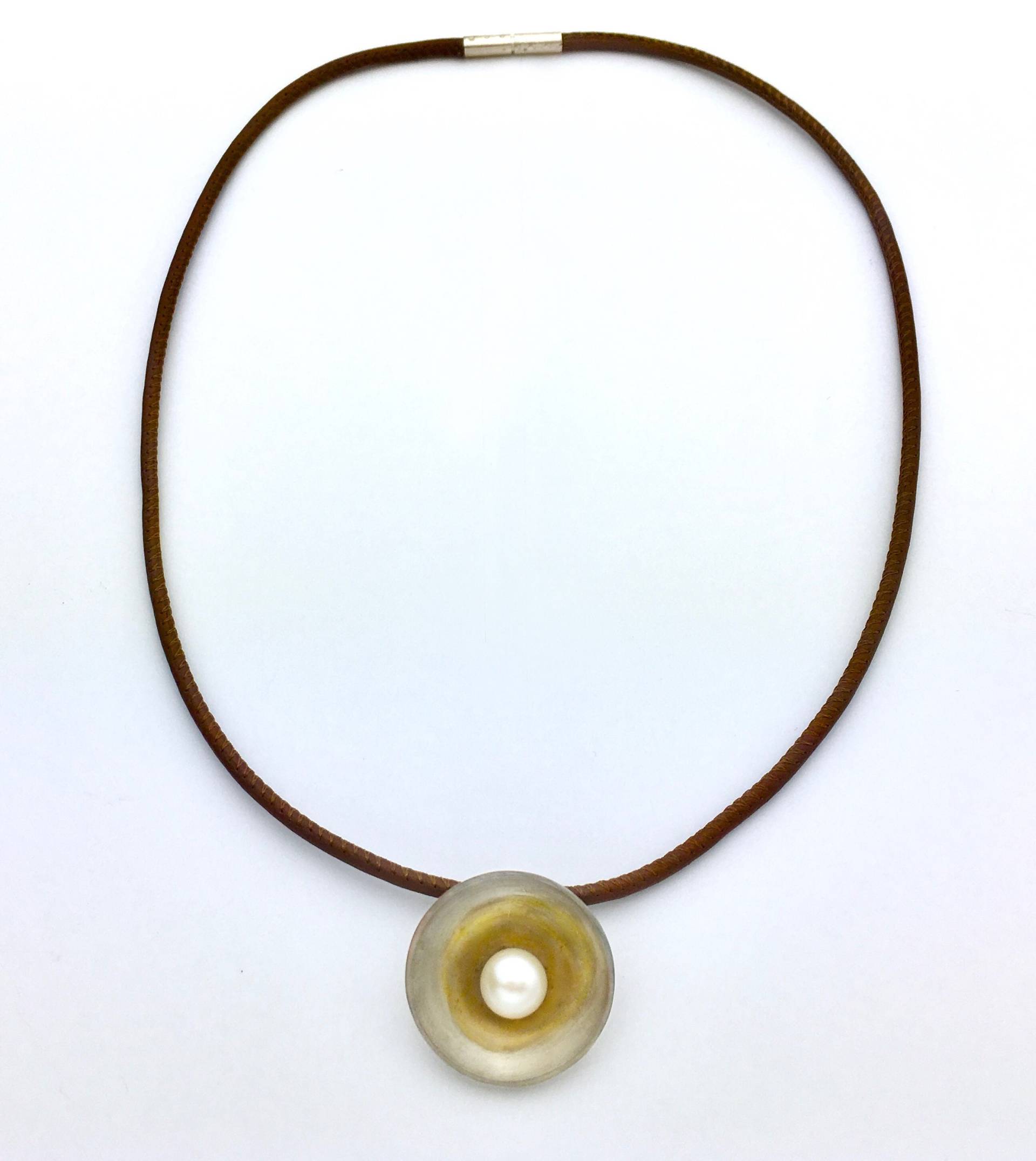 sterling & Süßwasserperle Anhänger Auf Gummi-Halskordel von madhuntjewelry