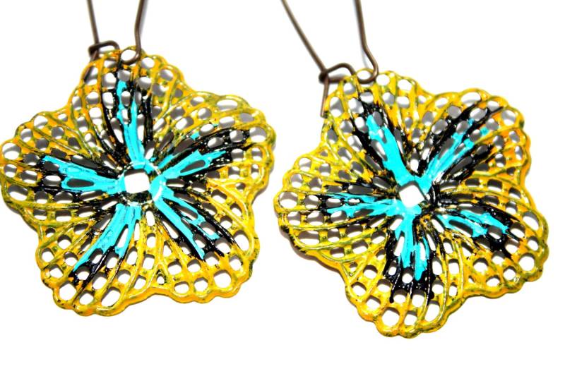 Blumen Ohrringe Handbemalte Distressed Boho Schmuck Shabby Chic von madigracecreations