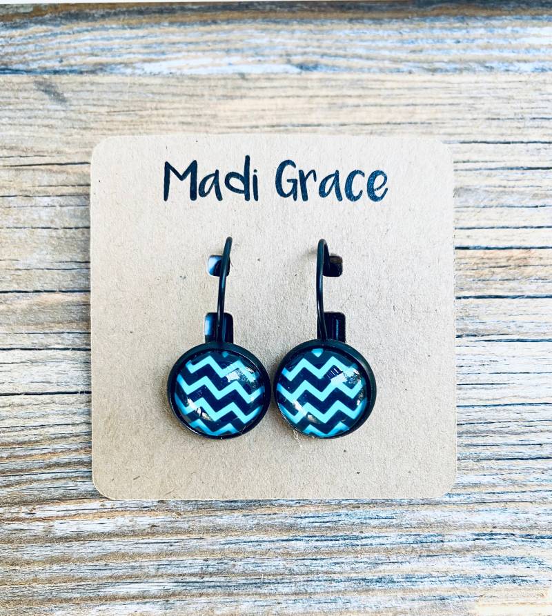 Chevron Lever Back Pierced Ohrringe von madigracecreations