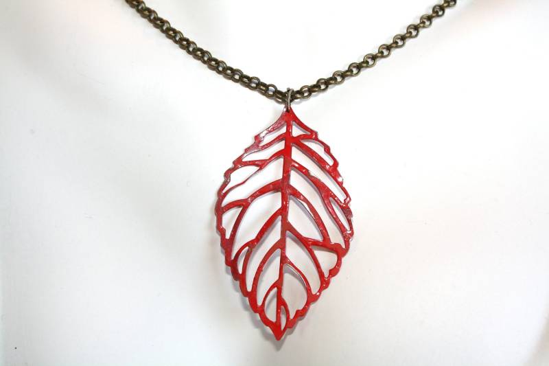Einfache Blatt Halskette, Rotes Rote Geschenkidee, 24 Zoll Halskette von madigracecreations