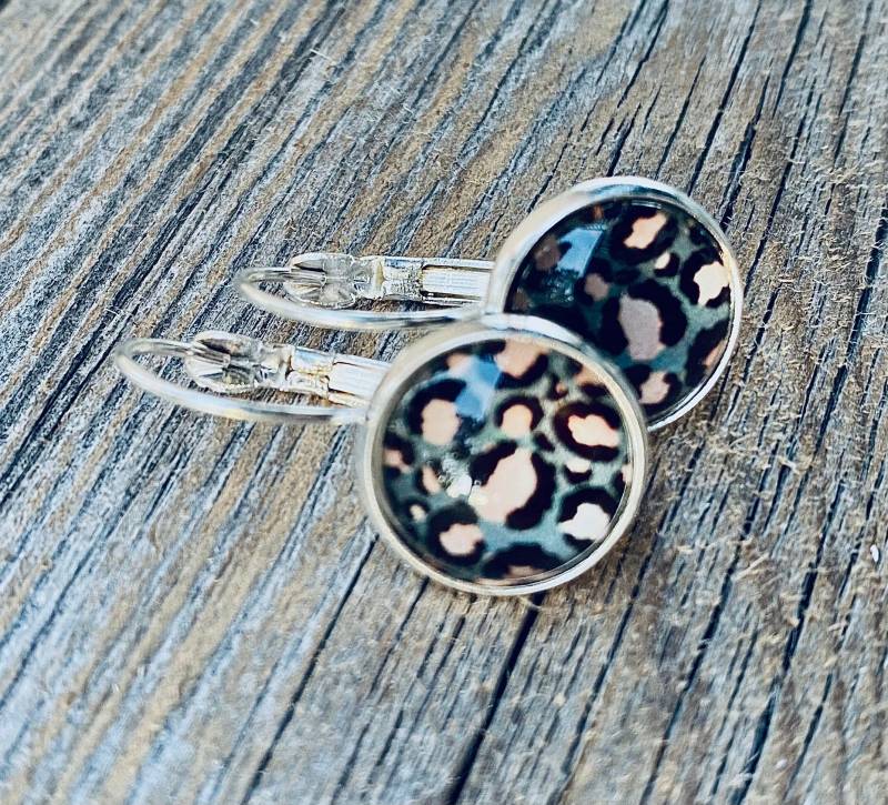Leopard Print Leverback, Pierced Ohrringe von madigracecreations
