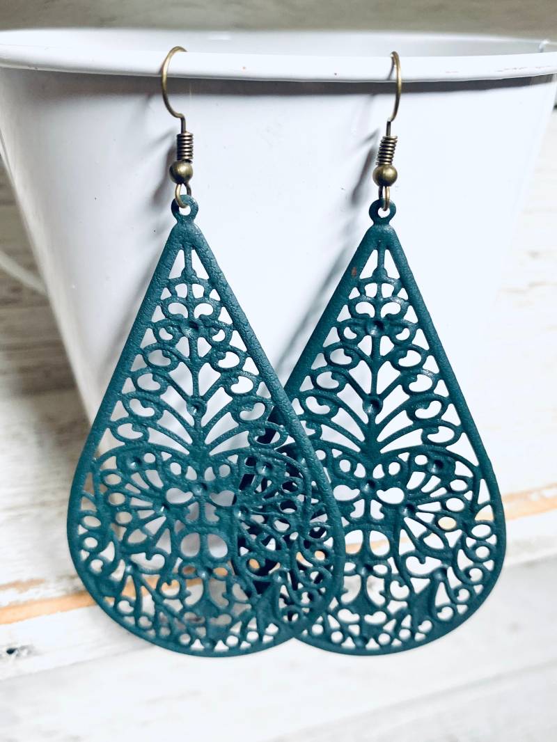 Petrol Matte Teardrop Filigrane Ohrringe, Handbemalte Bronze Ohrringe Boho Rustikalen Schmuck Baumeln von madigracecreations