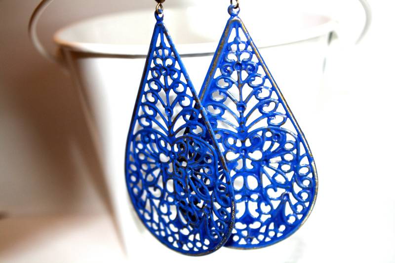Royal Blue Teardrop Filigrane Ohrringe, Handbemalte Bronze Ohrringe Boho Rustikaler Schmuck Baumeln Royal Blue Teardrop Filigrane Ohrringe, Handbemalte Bronze Ohrringe Boho Rustikaler Schmuck Baumeln von madigracecreations