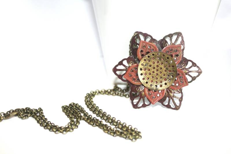 Rustikale Handbemalte, Bronzefarbene Blumenkette -24 Inch Halskette, Distressed Flower Geschenk Für Sie, Herbst Schmuck von madigracecreations