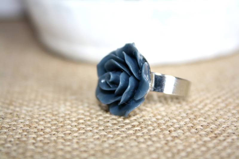 Schieften Grauen Blume Ring, Cocktail-Ring, Adjustable Statement-Ring von madigracecreations