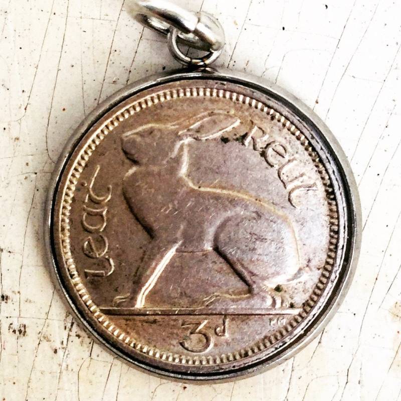 Lucky Bunny Rabbit Münze Anhänger Vintage 1960Er Jahre Tier Hase Charm Irland Lucky Bunny Rabbit Münze Anhänger Vintage 1960Er Jahre Tier Hase Charm Irland von madmadcrafter