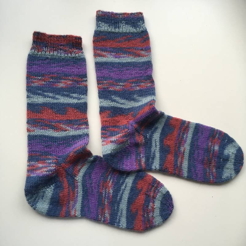 Socken Blau-Rot Gemustert, Gr. 39 - Handarbeit Socken Blau-Rot Gemustert, Gr. 39 - Handarbeit von madonnabionda