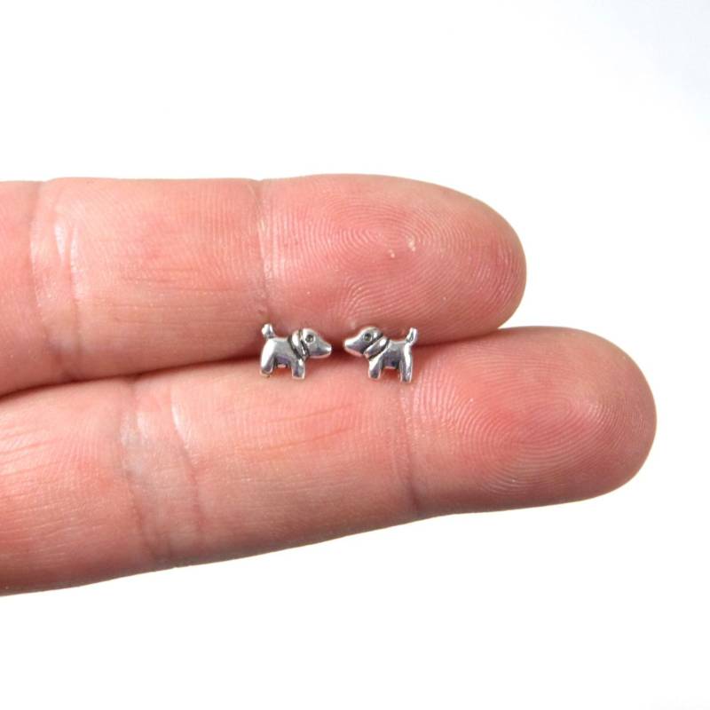 Kleiner Hund Sterling Silber Ohrstecker, Hunde Ohrringe, Kinder Kleine Hündchen Zierliche Ohrringe von maebeas