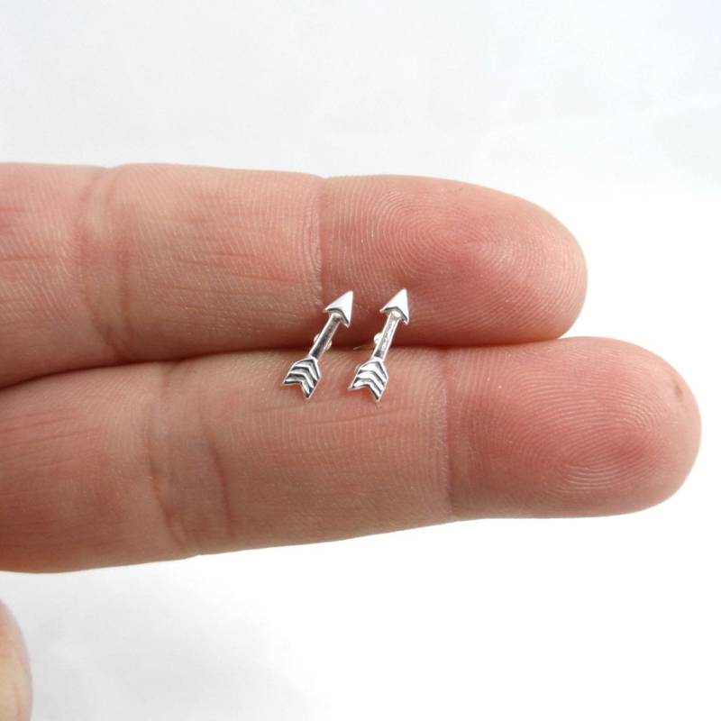 Pfeilschar in Sterling Silber, Tiny Arrow Ohrringe, Kids Studs, Knorpels, Minimalist Earring, Dainty Ohrringe von maebeas