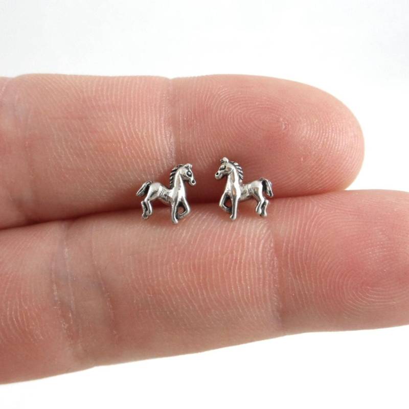 Pferd-Ohrringe in Sterling Silber, Pferd Ohrstecker, Kinder Ohrstecker Kleine Tier Ohrringe, Colt Cowgirl 925 von maebeas