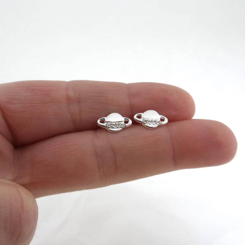 Planet Ohrringe in Sterling Silber, Saturn Ohrringe, Ohrstecker, Knorpel Mädchen Zierliche Kinder von maebeas