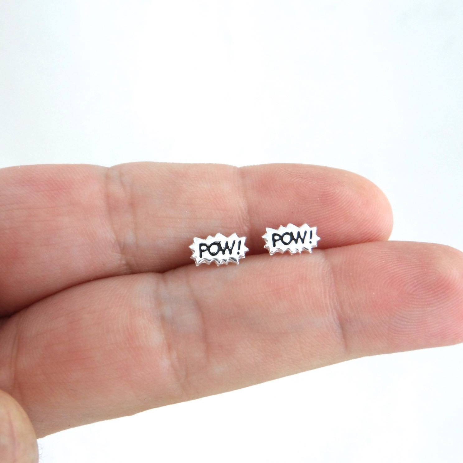 Pow Comic-Buch-Ohrringe in Sterling Silber, Superhelden Ohrringe, Comic-Buch Ohrstecker, Silber Comic-Schmuck, Geek Schmuck von maebeas